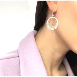 Boucles d'oreilles créoles en argent MAO pour la vente par Siane