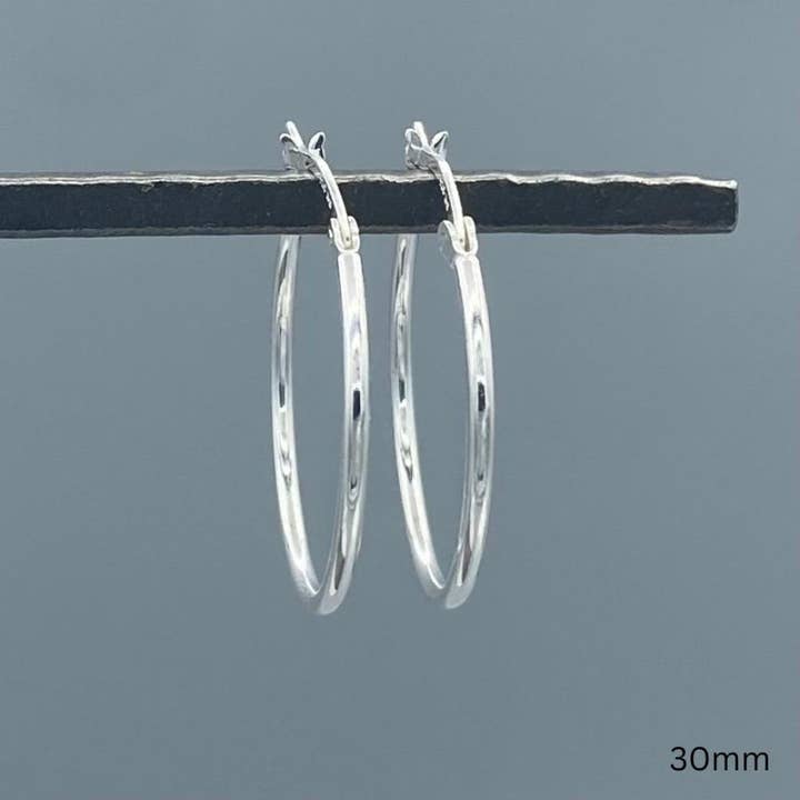 Something Silver - Vendita all'ingrosso Orecchini a cerchio - Orecchini a cerchio con chiusura francese in argento sterling da 1,5 mm6