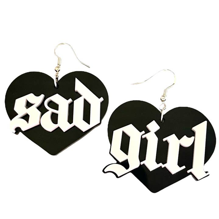 Brincos Sad Girl Emo com Coração em Acrílico Estilo Goth Grunge por atacado de Cherry Moonlight Co