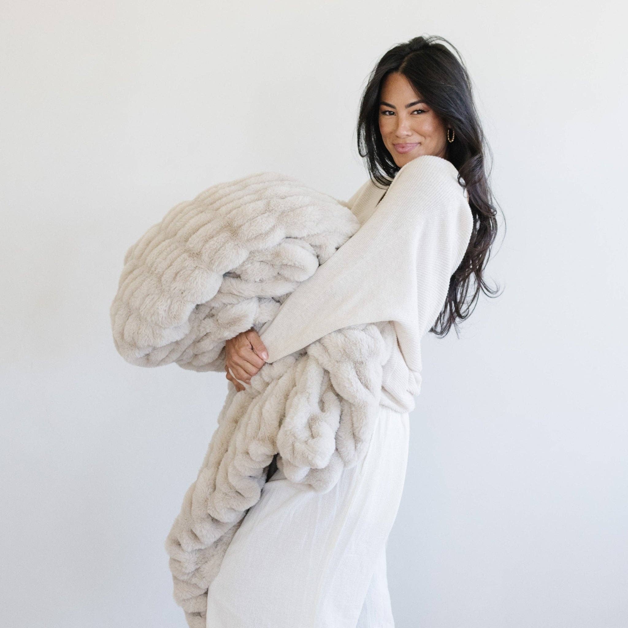 Saranoni - Wholesale Throw Blanket - DOUBLE RUCHED FAUX FUR XL THROW BLANKETS3