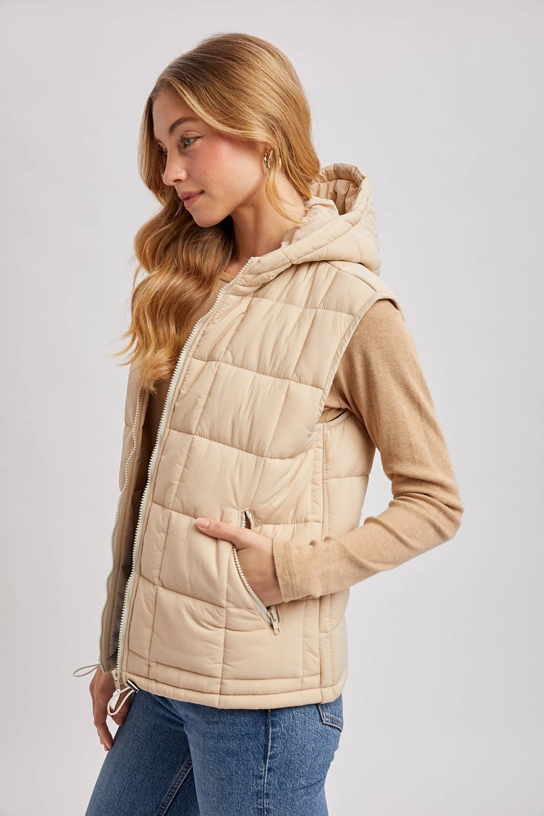 Bluivy - Wholesale Outerwear Vest - Women's - PUFFER ZIP-UP HOODED VEST4