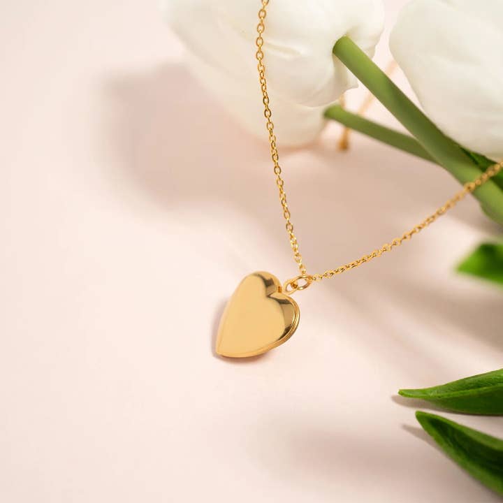 WJW - Wholesale Locket necklace - 18K Gold PVD Stainless Steel Heart Locket / PDL023915
