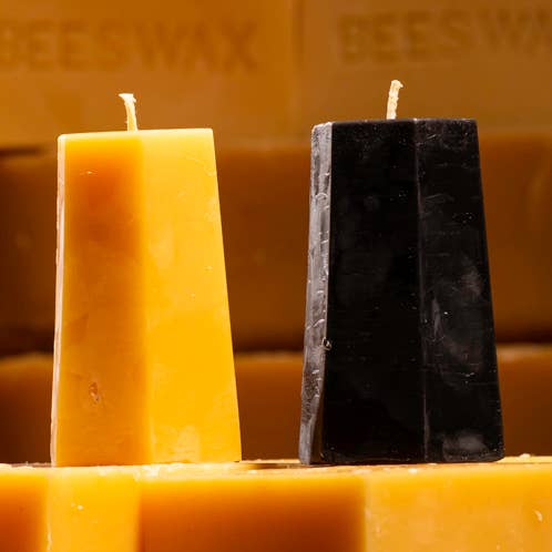 Bougies à colonne hexagonale en cire d'abeille | Bougie pilier | Fabriquées à la main pour la vente par Waxing & Raining Handmade Goods