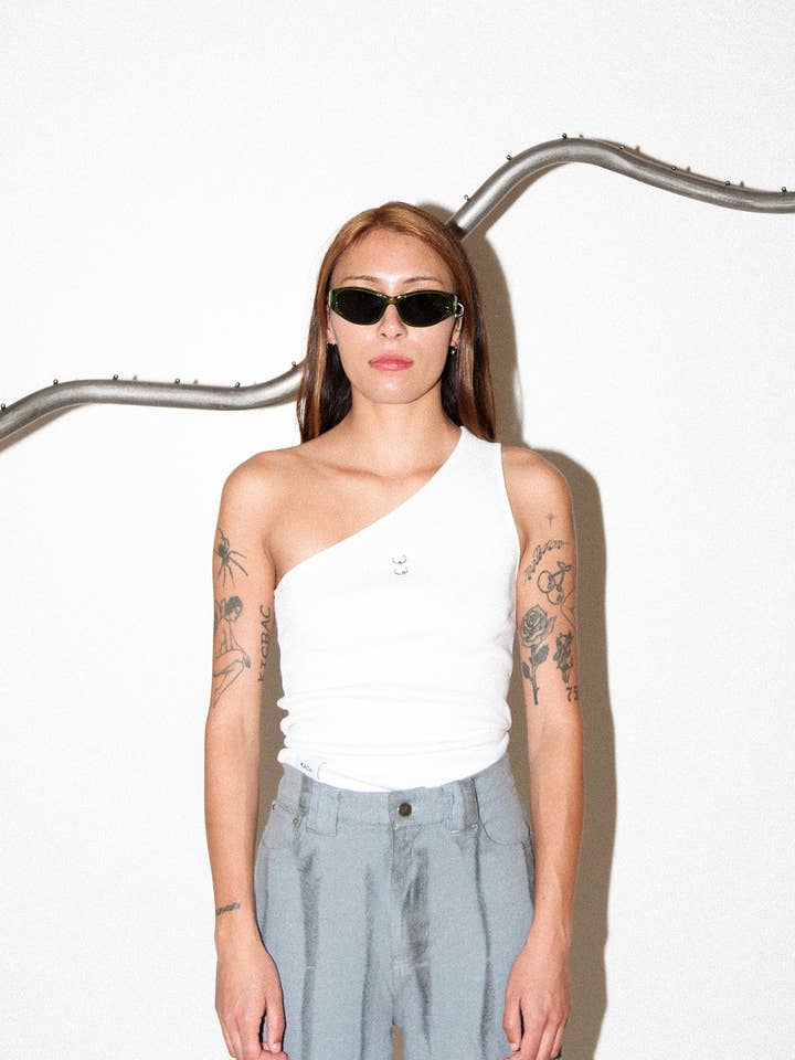 Vit Piercad Enaxlad Ribbat Linne i Vitt för wholesale på Faire1