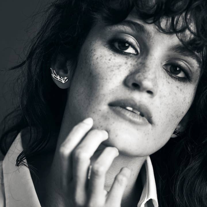 GRANDES BOUCLES D'OREILLES CLIMBERS OHIA pour la vente par Nadja Carlotti