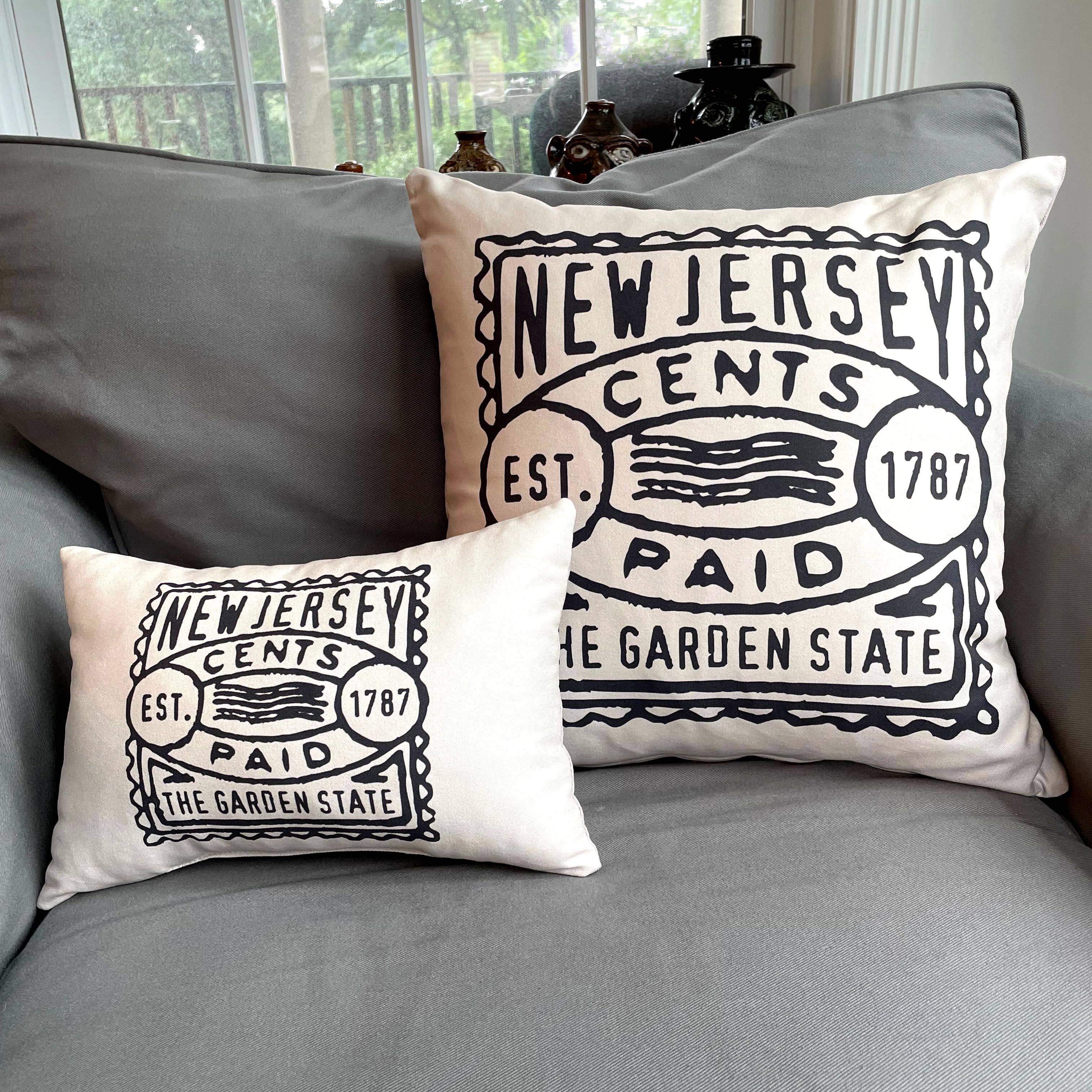 B.Berish - Vente Coussin décoratif - Coussin timbre-poste vintage personnalisable avec cachet de ville et d'état2