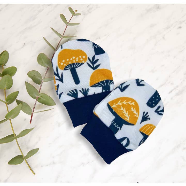 Babywanten met Woodland-print/Babyhandschoenen van biologisch katoen voor wholesale door Jolly Bundles