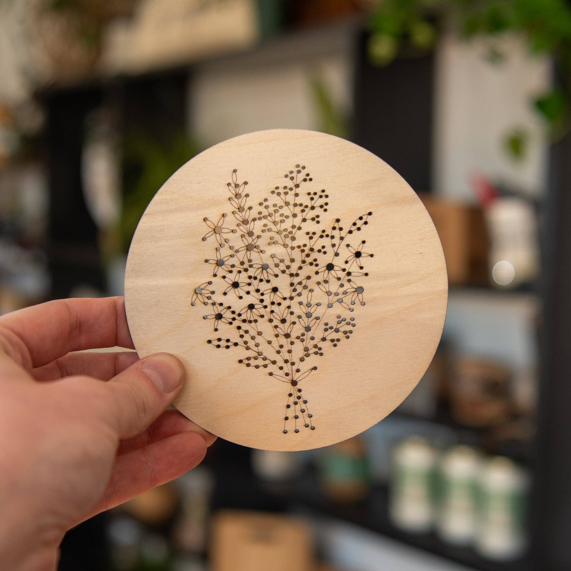 Still Magnolia – Großhandel Kreuzstich-/Stickzubehör – Stickset mit Gänseblümchenstrauß1