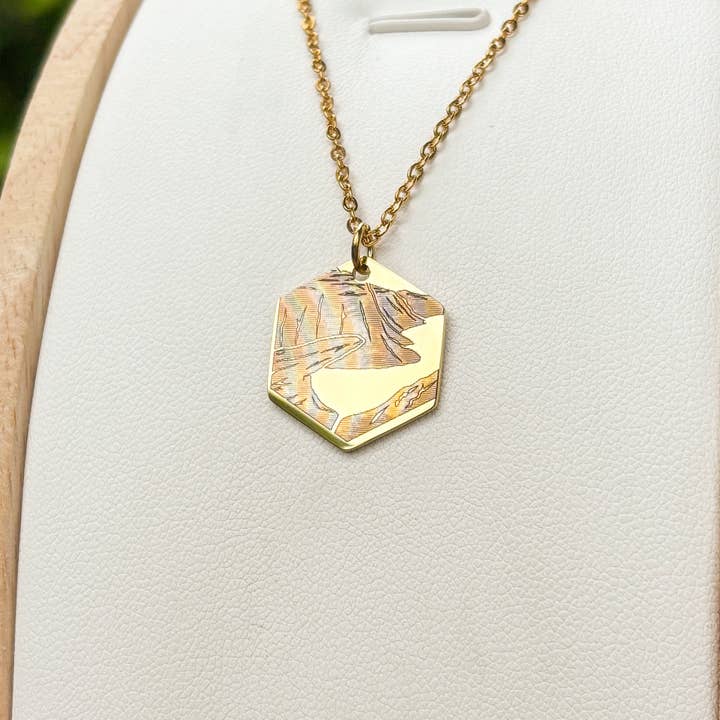 Collier Trolltunga - Acier inoxydable pour la vente par Arthousefern