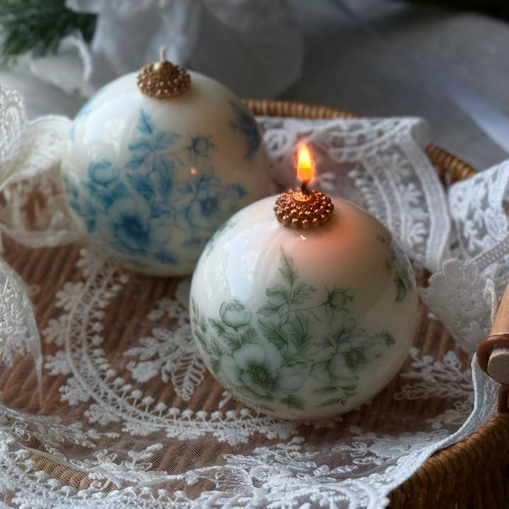 VR.candle - Wholesale Novelty Candle - Elegant toile Candle | Vintage Style Christmas Candles3
