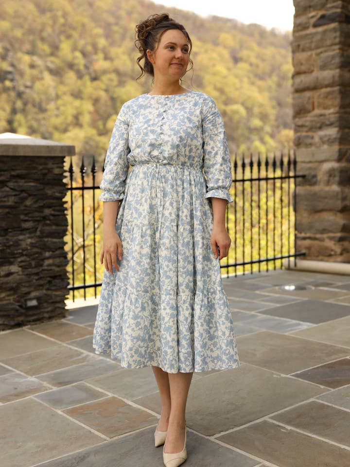 Ada Faye - Wholesale Jurk - Dames - Ada Faye Evelyn Jurk - Lichtblauw | Pre-order Verzending Verwachte Leverdatum 20/85