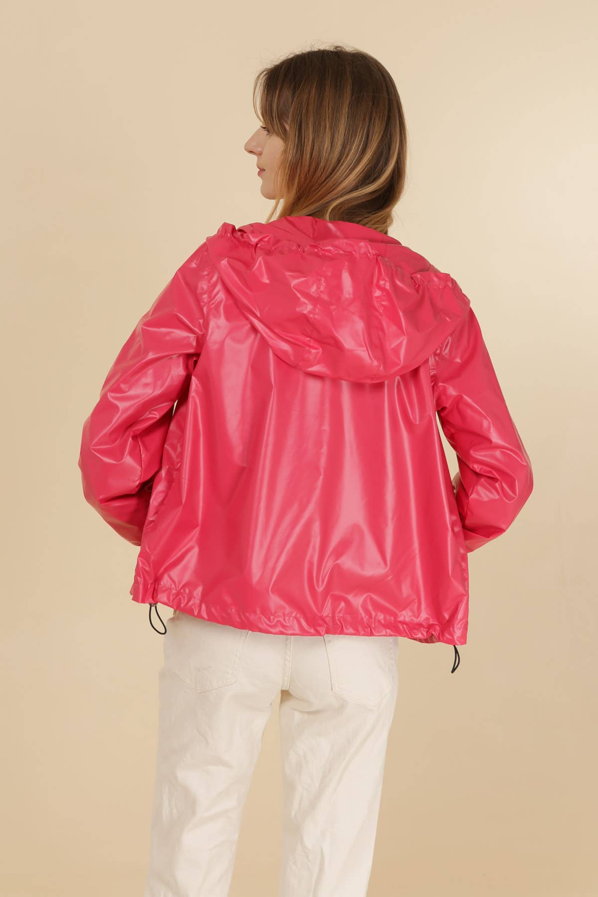 Attrait Paris - Vendita all'ingrosso Giacca antivento - Donna - Giacca corta antivento metallizzata con cappuccio e cerniera colorata7