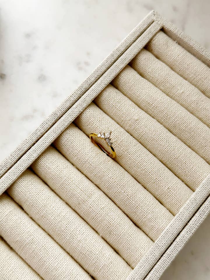 8381JR - Myra vergoldeter verstellbarer Ring für den Großhandel von Renee and Renae | Formerly The Katz Meow Creations