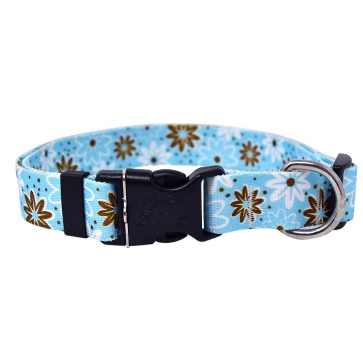 Collier standard bleu Daisy Chain pour la vente par Yellow Dog Design