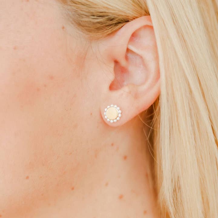 LINNY CO - Wholesale Stud/Post Earrings - Screwback Stud Earrings - Alice Pearl1