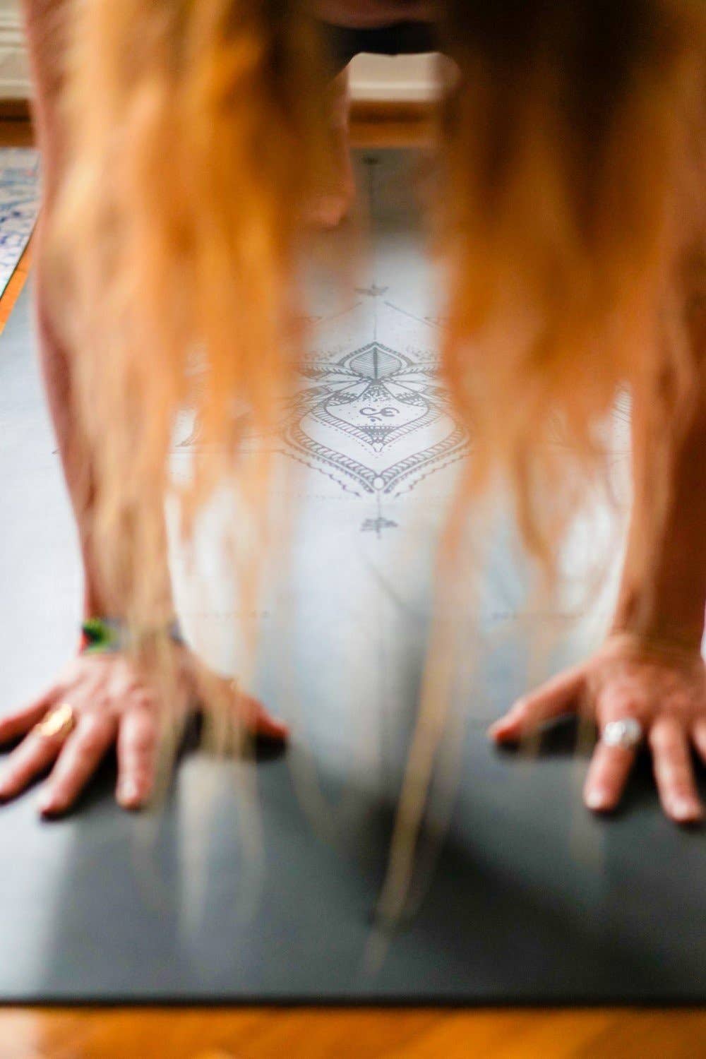 MALA Yoga - Vendita all'ingrosso Tappetini da yoga - Mala INSTAGRIP Tappetino da yoga Nero Loto1