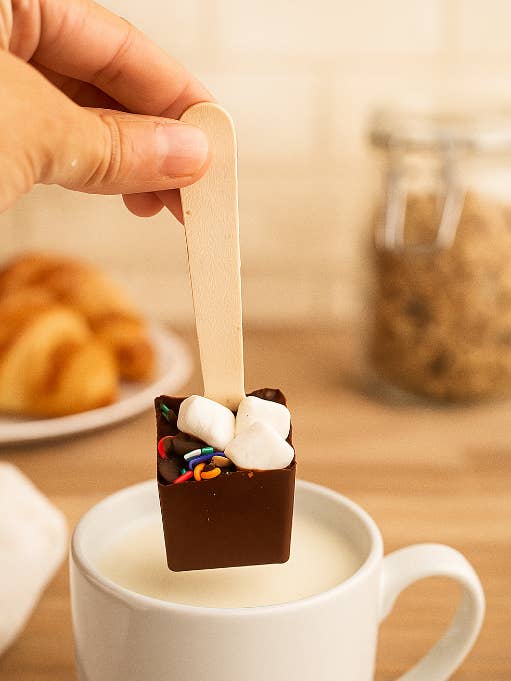 Hot chocolate spoon with brown sugar and marshmallows 🍫 for wholesale by Les folies de Nicole