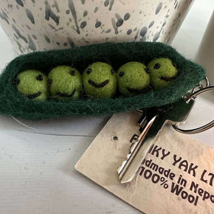 Funky Yak Ltd – Großhandel Schlüsselanhänger – Kinder – Handgefertigte Filz-Gemüse-Schlüsselanhänger: Brokkoli, Kürbis und mehr3