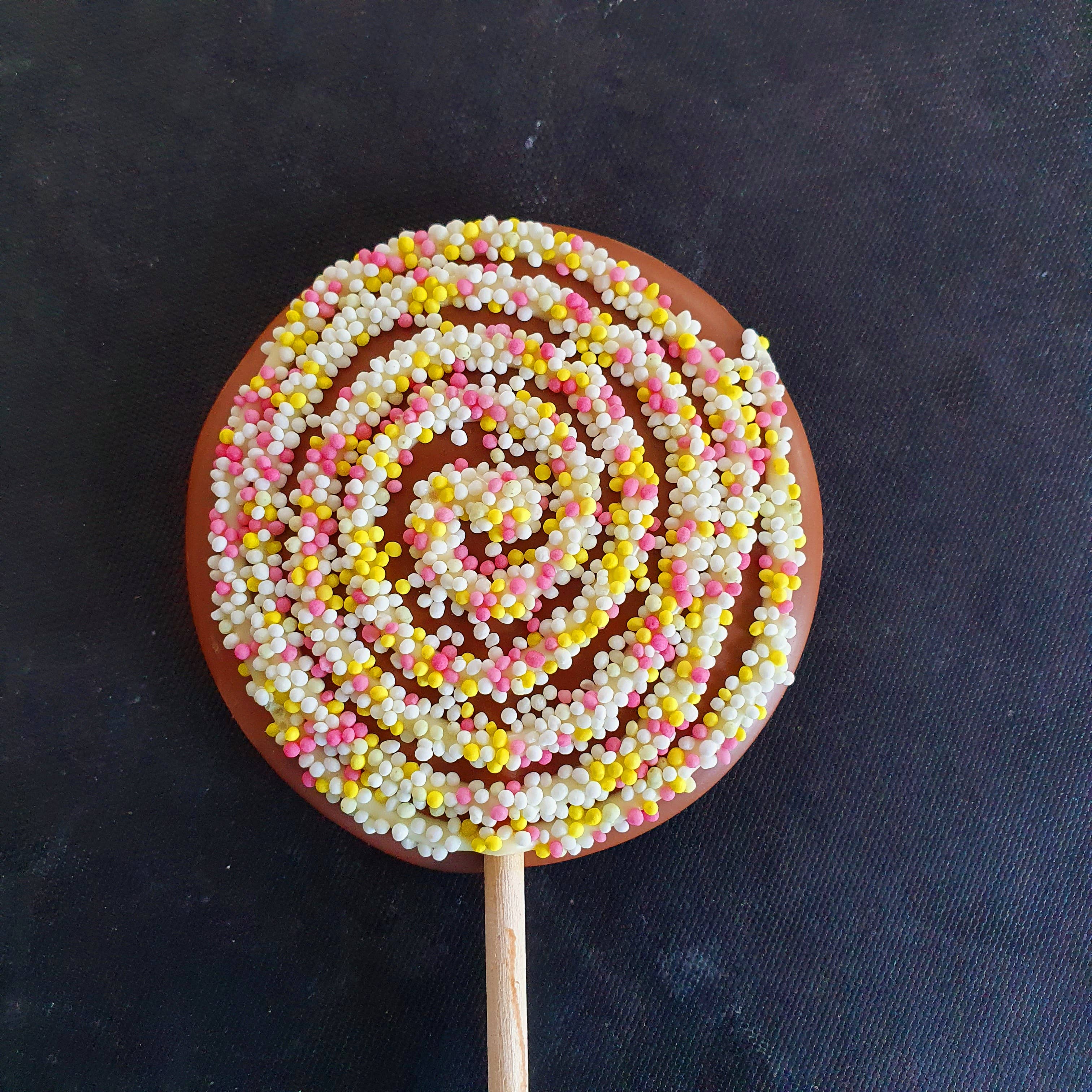 Cwtsh Chocolate - Vendita all'ingrosso Dolci ricoperti di cioccolato - Lecca lecca di cioccolato a spirale2