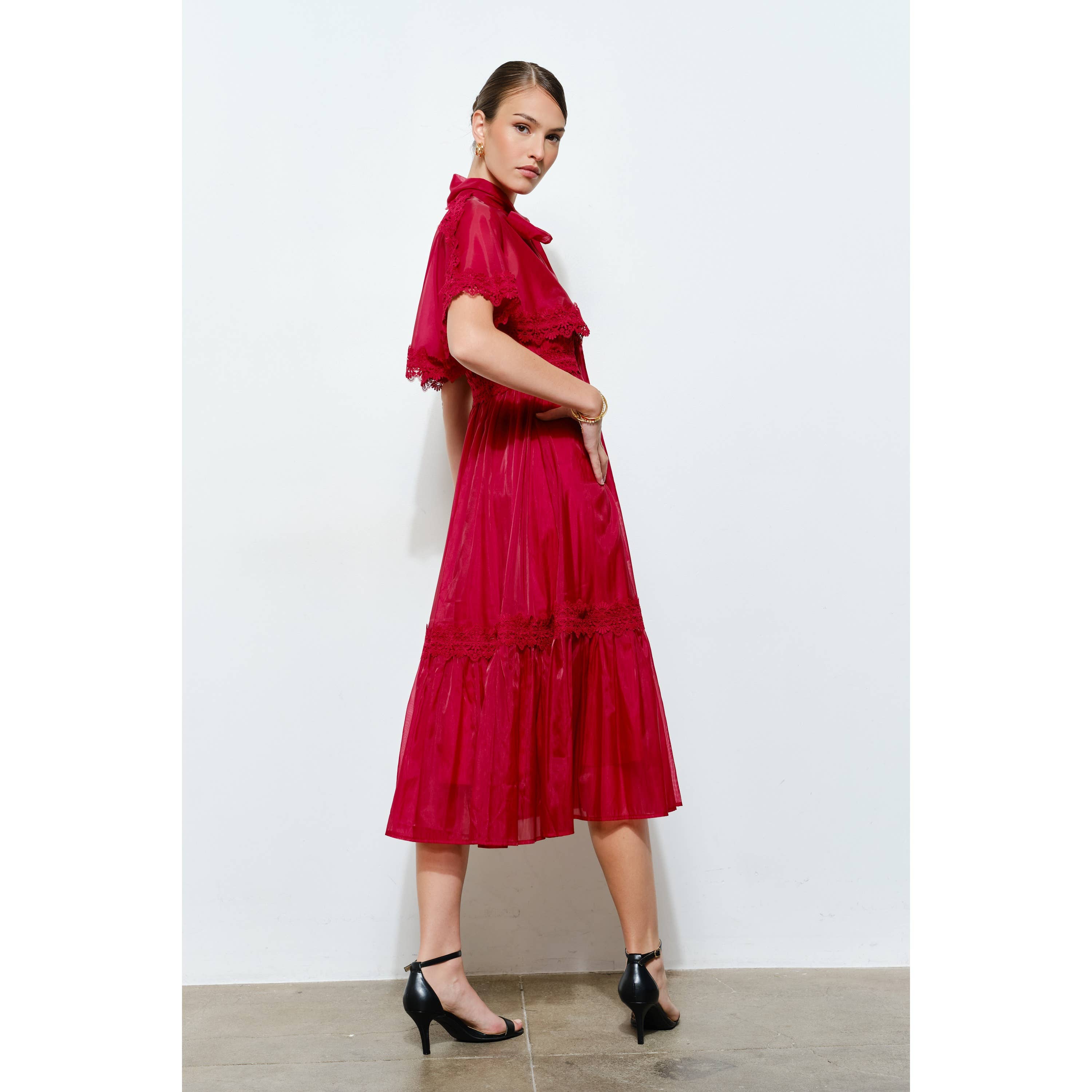 INA – wholesale Klänning - Dam – Fluga Cape-Stil Volang Spets Organza Klänning10