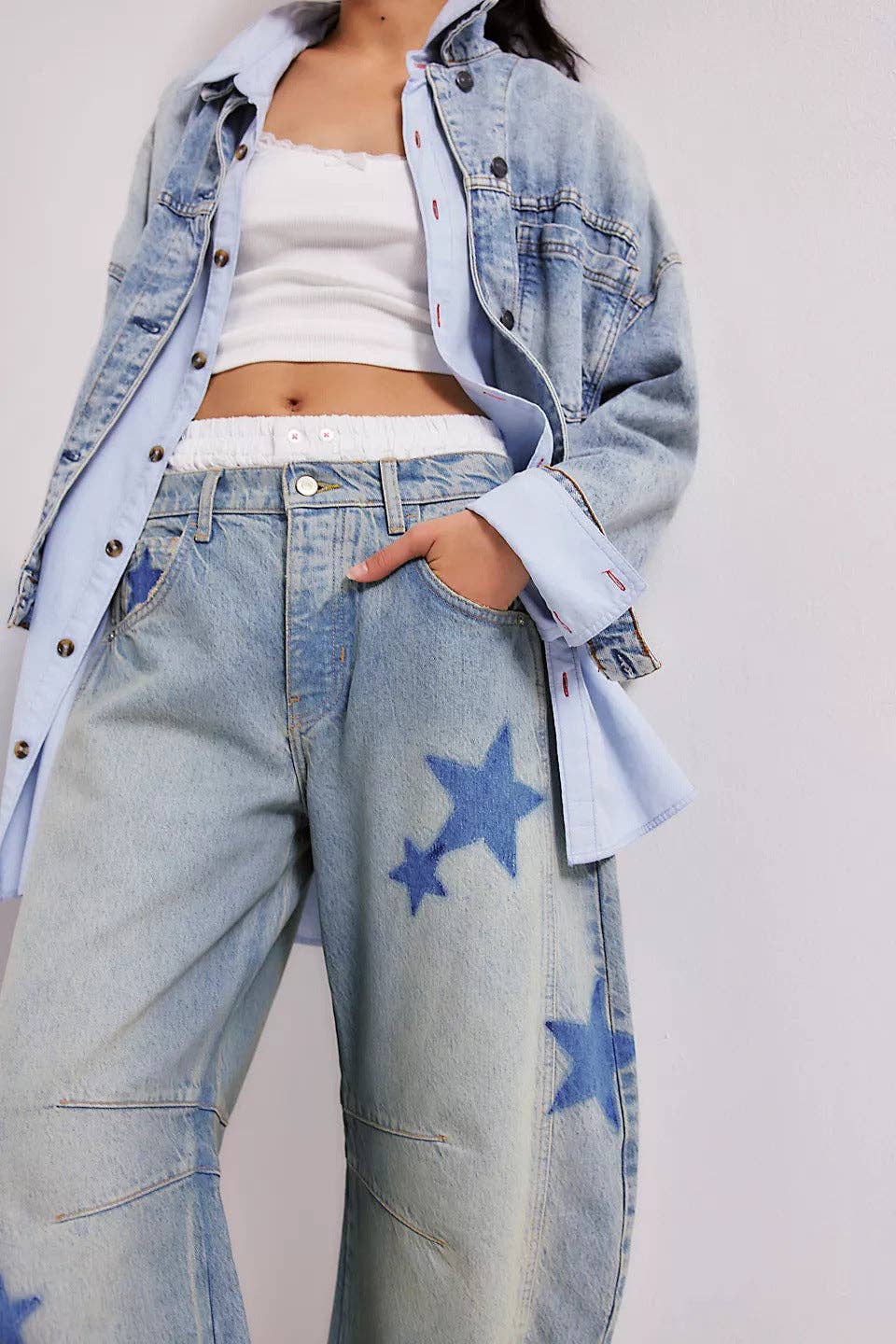 Dipped Shop – calças de ganga - Mulher por atacado – Jeans midi soltos de cintura baixa com estampa de estrelas e corações3