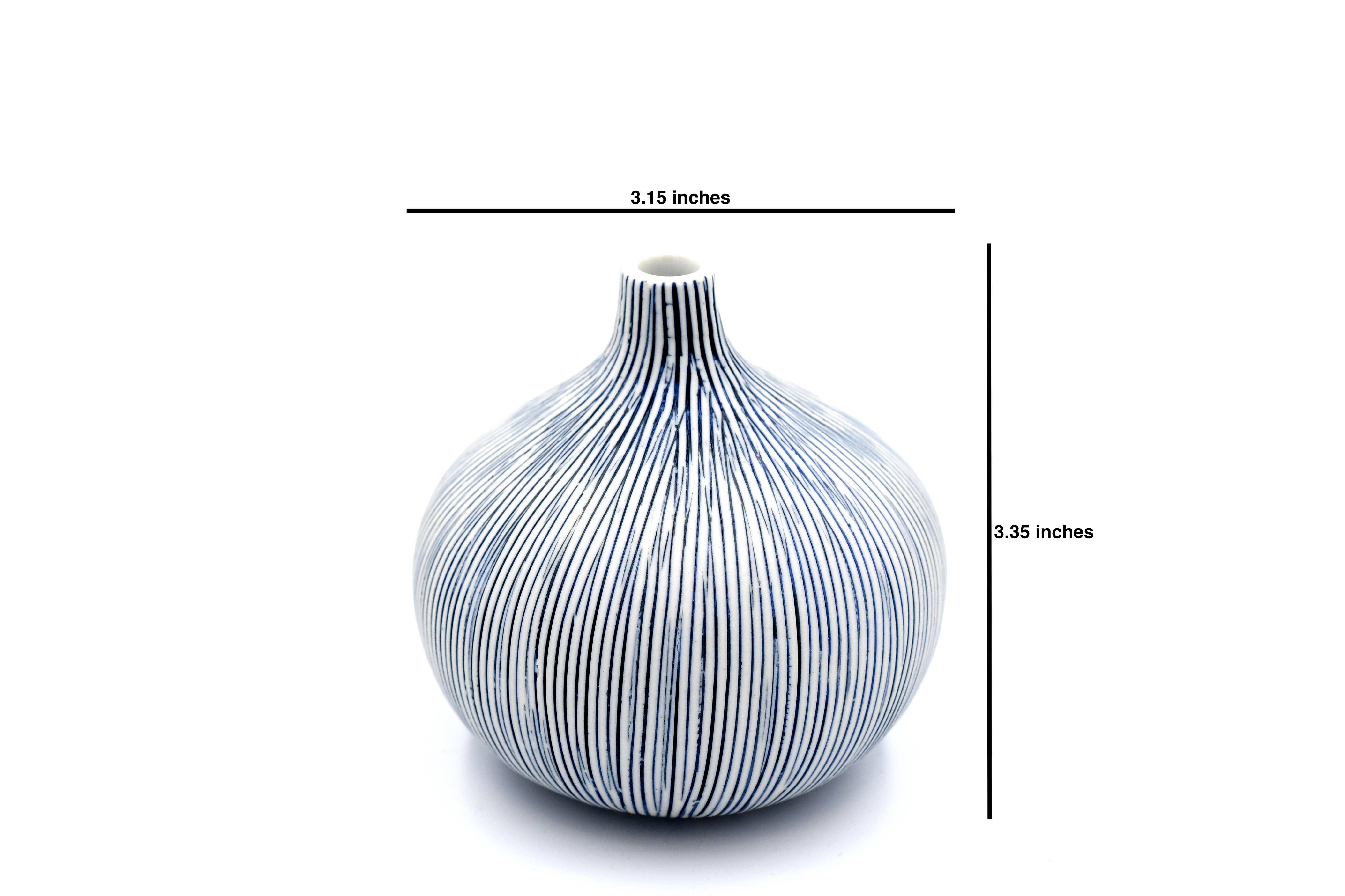 Art Floral Trading LLC – wholesale Vas – 524W27 CONGO TINY L-Handgjord Porslinsknoppvas1