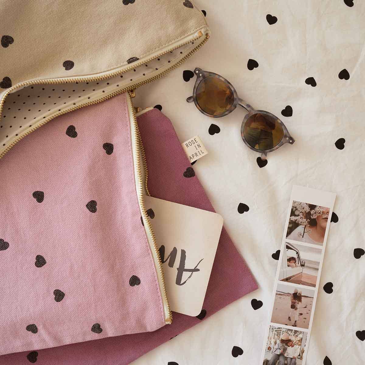 LILI FLAT POUCH HEART SAND for wholesale on Faire2