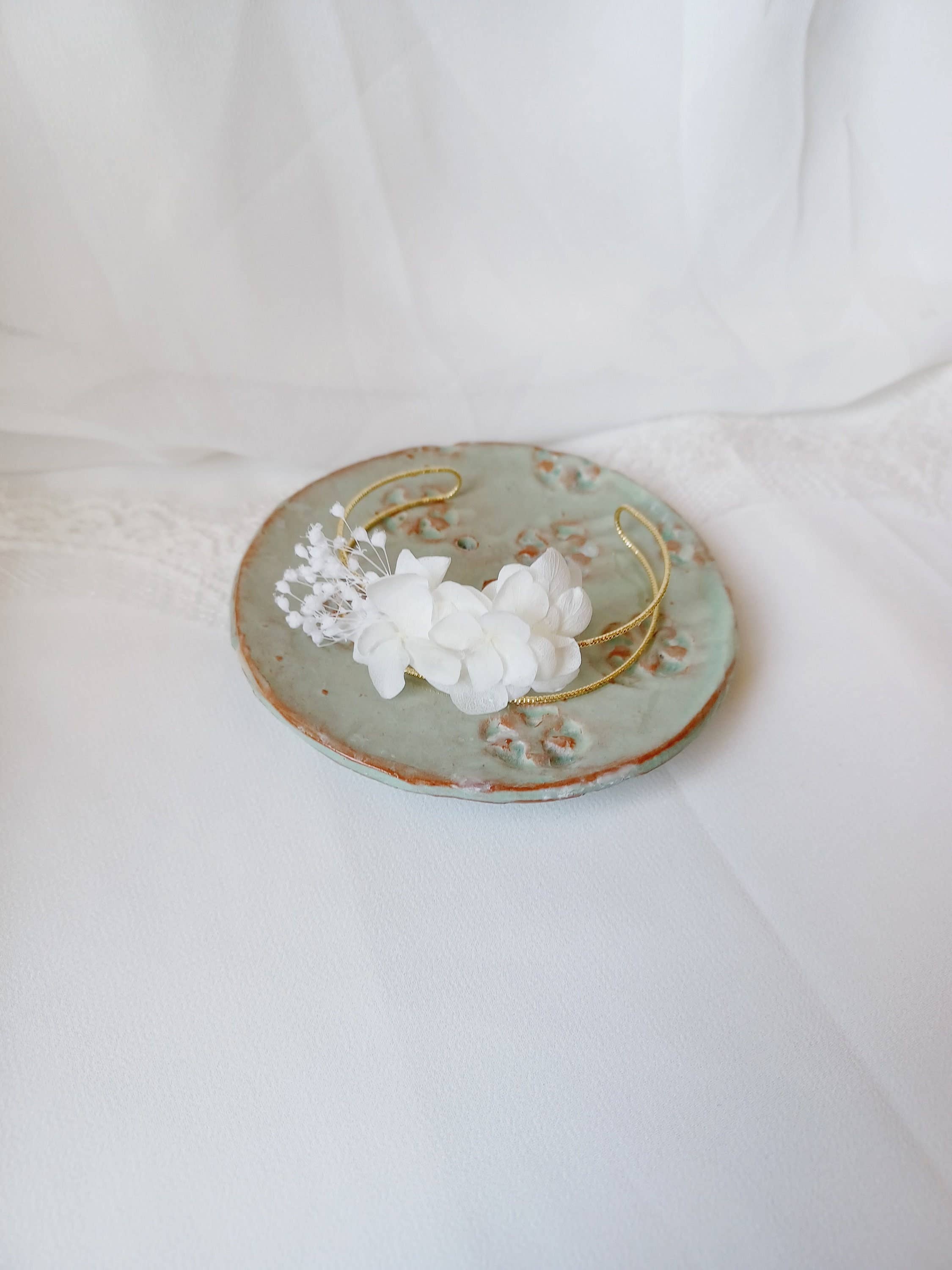 L'atelier du 6 - Wholesale Charm/Dangle Bracelet - Ania- White Flower Wedding Bracelet- Double Cuff4