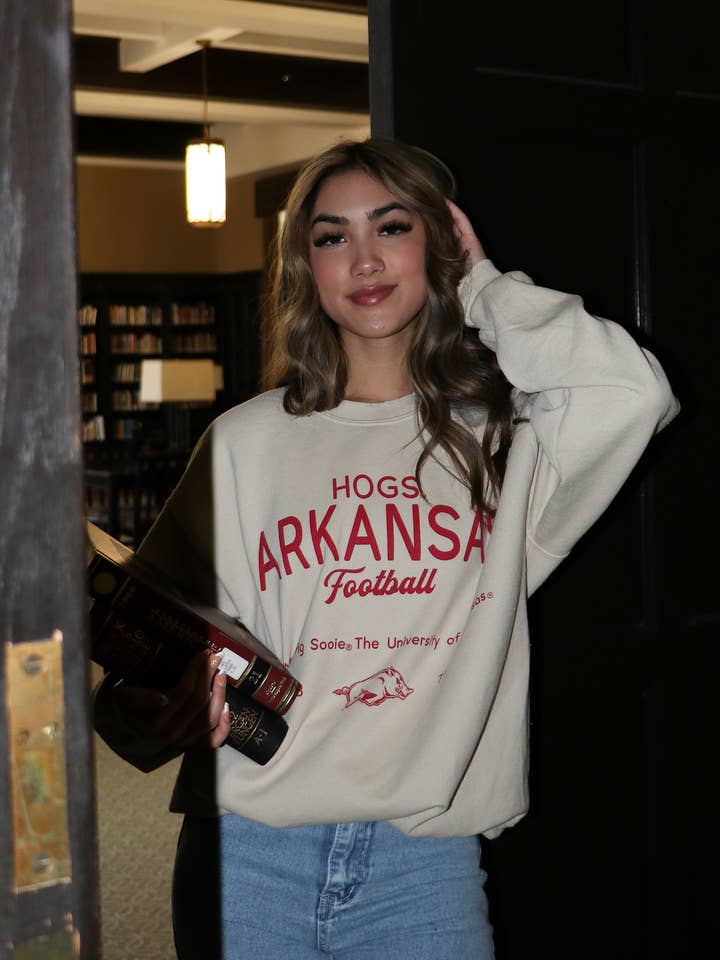 Chandail à manches courtes Shot Off Sand Thrifted des Arkansas Razorbacks pour la vente par LivyLu
