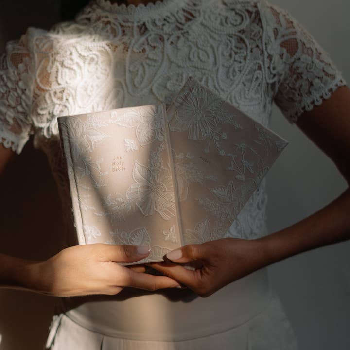 Hosanna Revival - Wholesale Religion Book - NLT Compact Bible: Casablanca Theme7