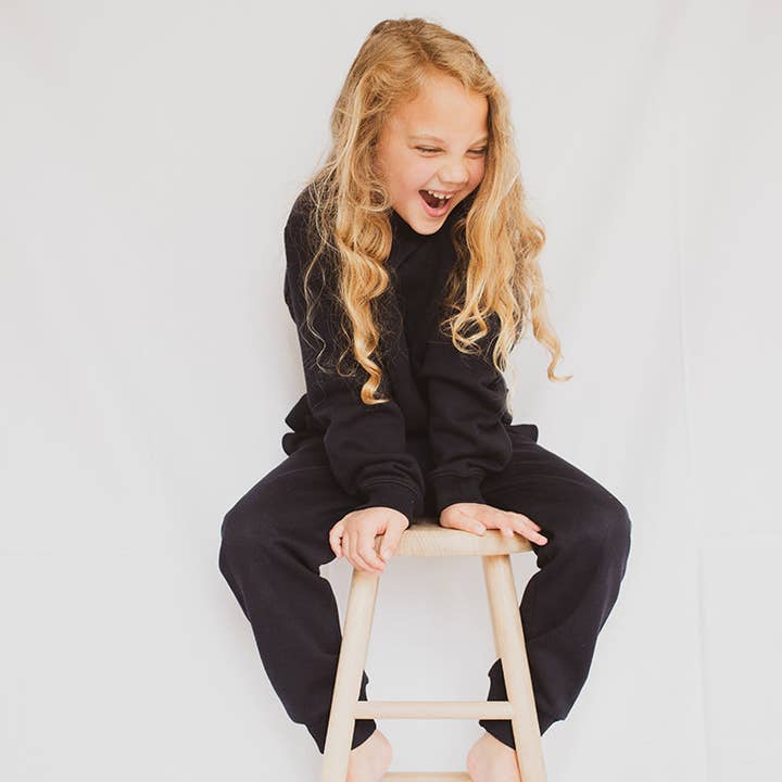 Calça de moletom “Coco” azul escuro por atacado de AYO Berlin