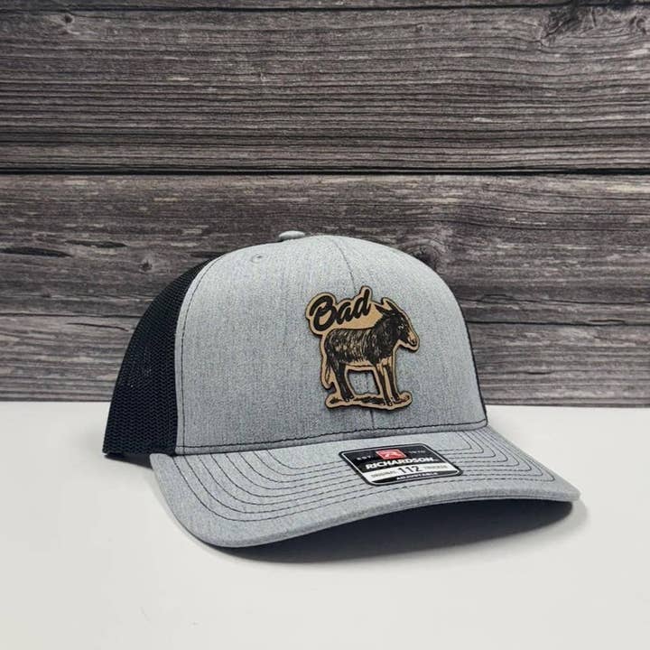 Casquette avec écusson en cuir Bad Donkey – 208Tees pour la vente par 208T2.0