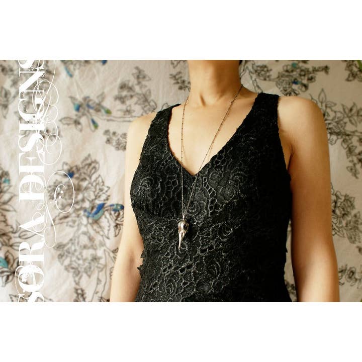 SORA DESIGNS - Wholesale Pendant/Charm Necklace - Antique Silver Bird Skull Statement Necklace Raven Skull Pen