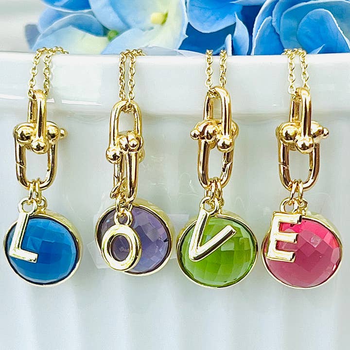 Collana con ciondolo personalizzato con pietre portafortuna per la Festa della Mamma per la vendita all'ingrosso da parte di Sissy Yates Designs