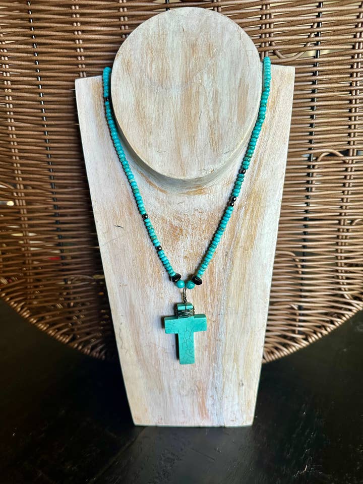 Ægte turkis korsvedhæng og halskæde for engroshandel hos Satu Koru