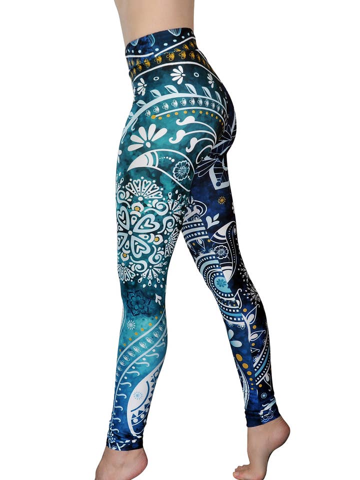 „Aquamarine“ - Letvægts trykte yoga leggings til kvinder for engroshandel hos Comfy Yoga