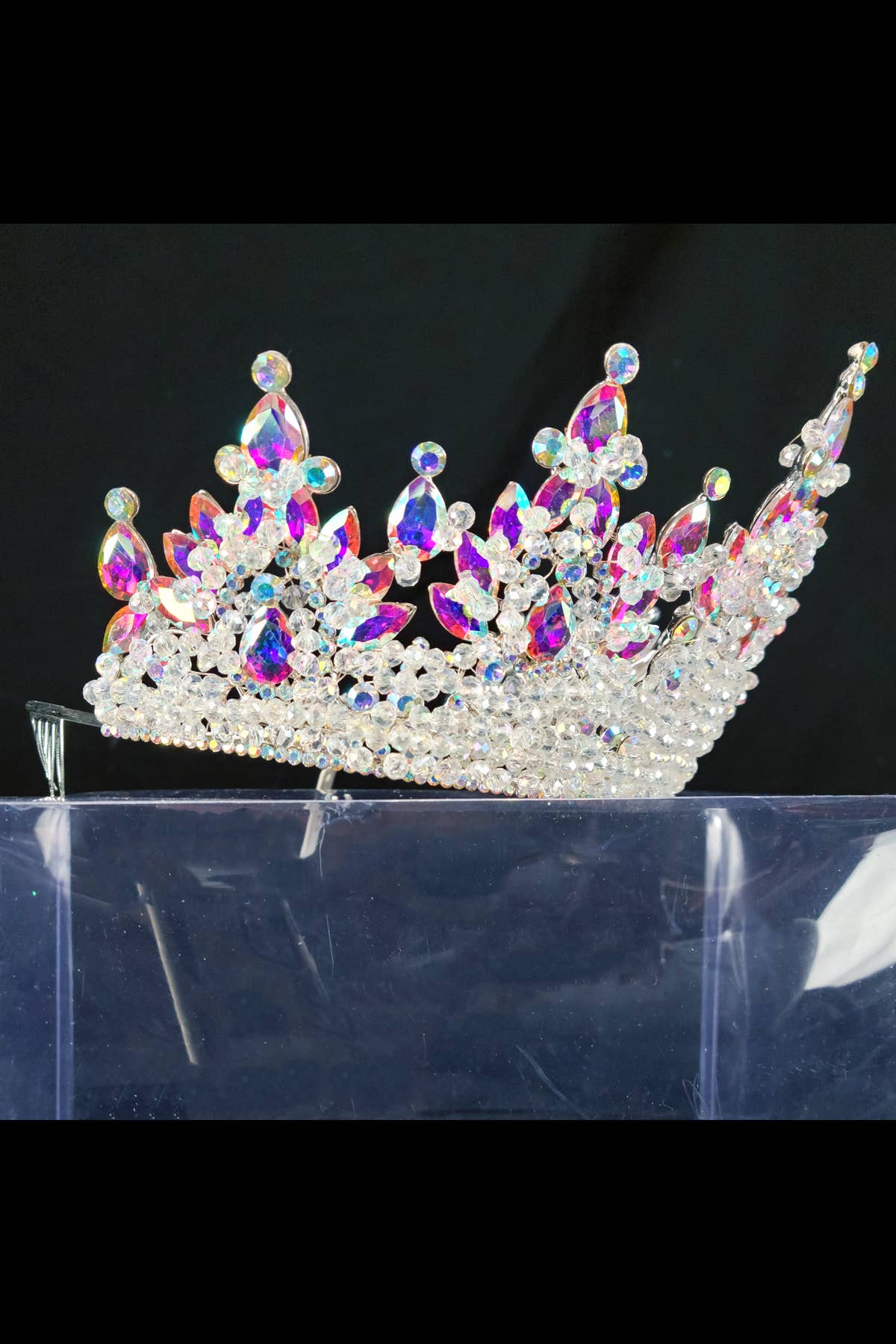 Chicas - Wholesale Tiara - Women's - Beautiful metal tiara with crystal balls and jewels HT97723