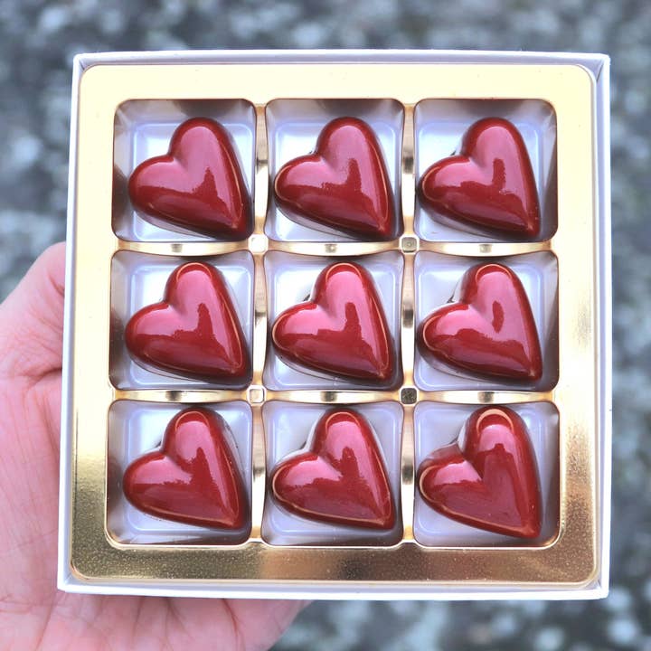 Elsker hjerter, æske med 9 for engroshandel hos Sebastian Kobelt Chocolatier