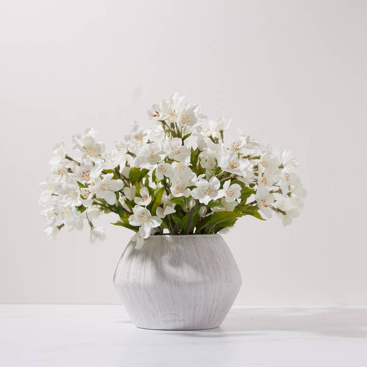 Fleurs de poirier à Paulo Pot pour la vente par Fauxever Florals