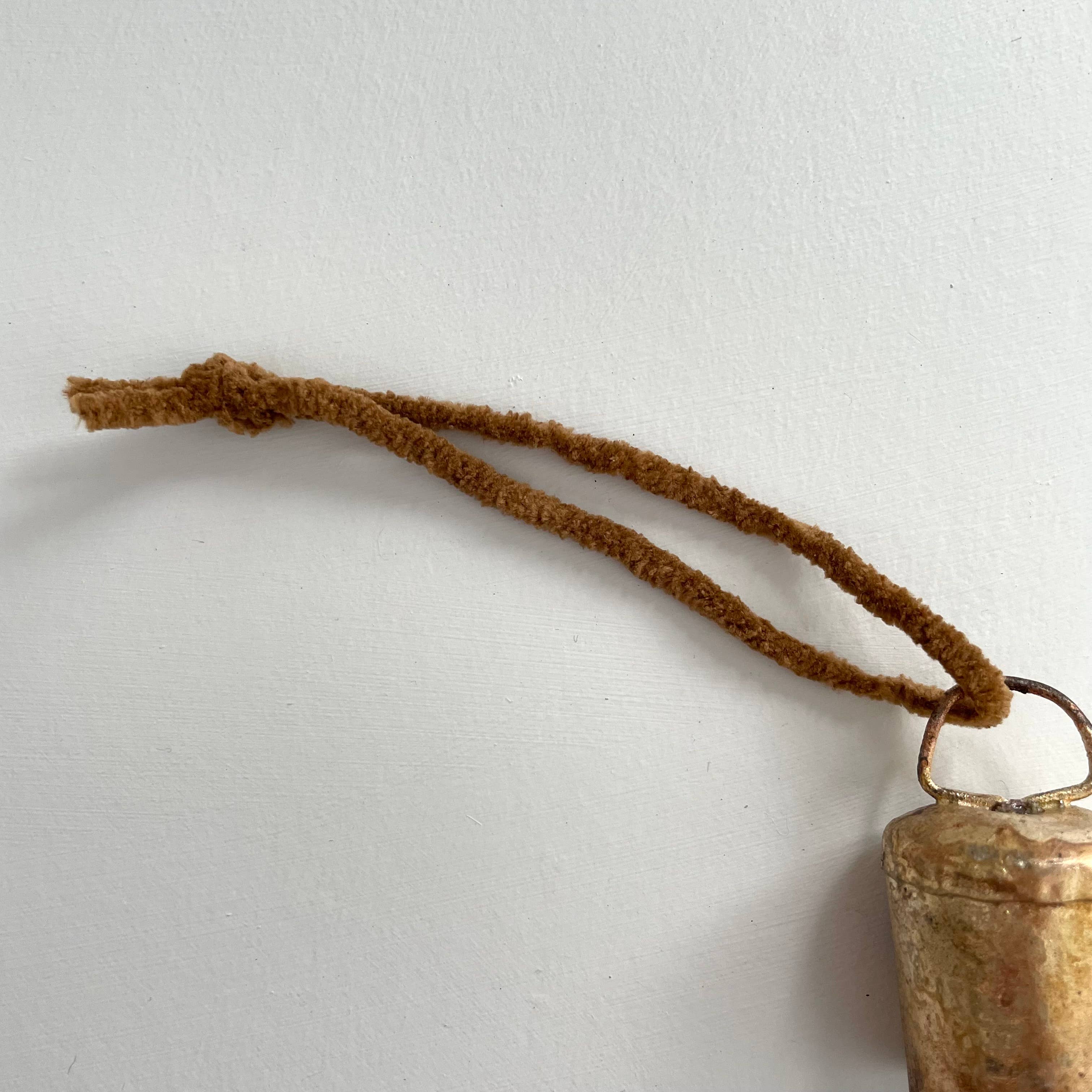 fort & field - Wholesale Ornament - 1 3/4" flat top tin brass bell rustic ornament jute twine3