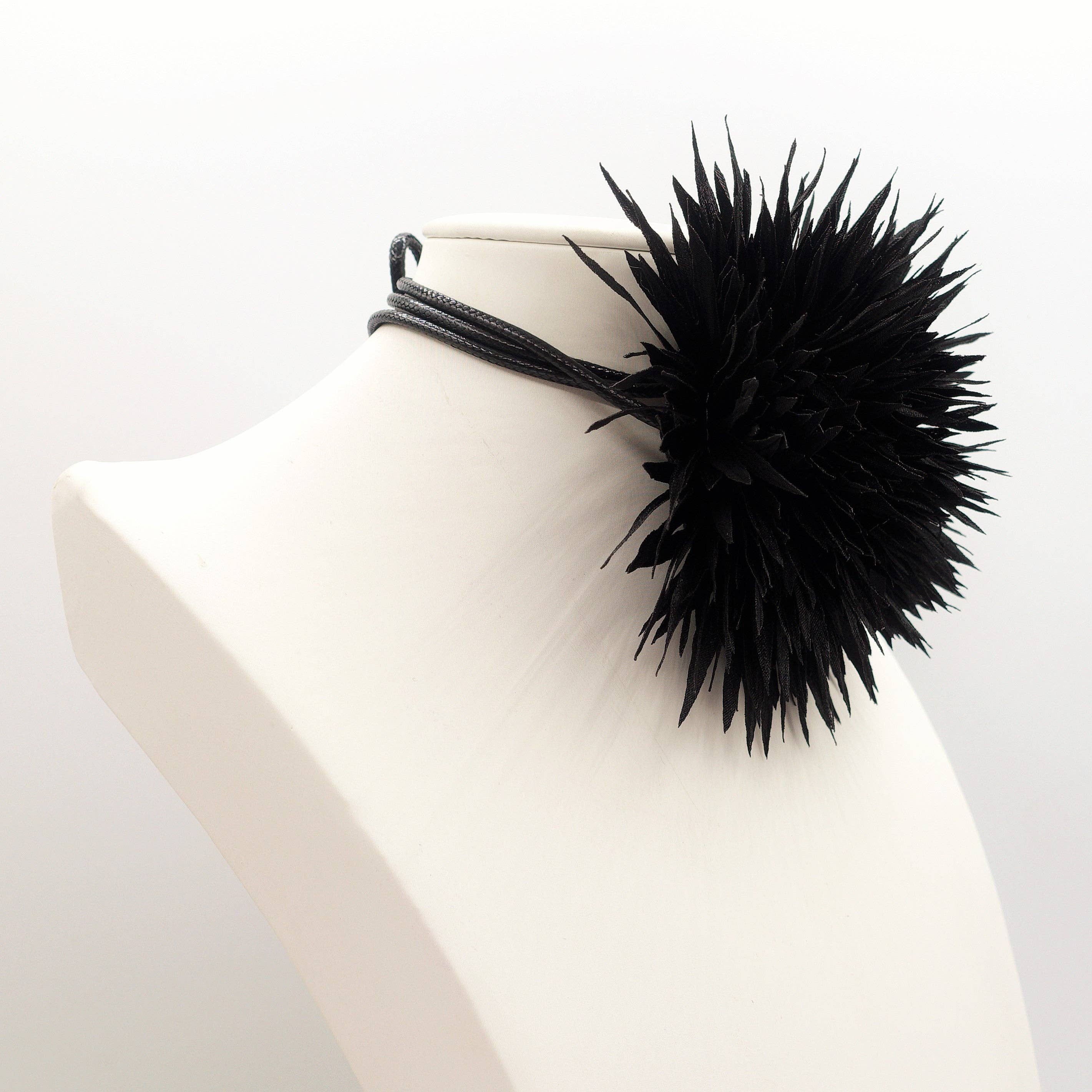 Daemon srls - Vente Collier de perles - SIVIGLIA - Collier avec maxi fleur en organza et cordon1