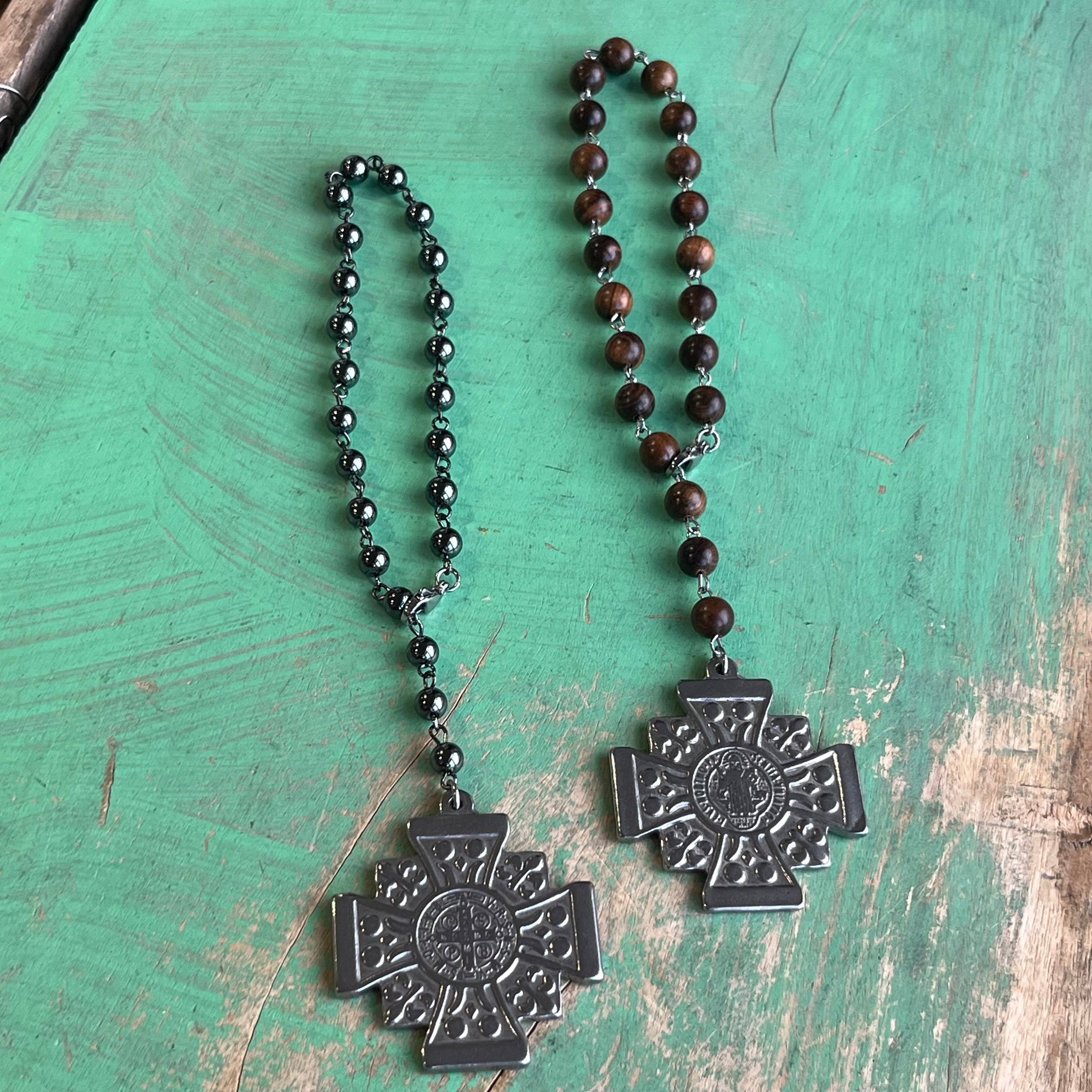 Love and Honor Jesus LLC – Großhandel Rückspiegeldeko – Unisex – St. Benediktus-Platz-Kreuz-Autosegen5