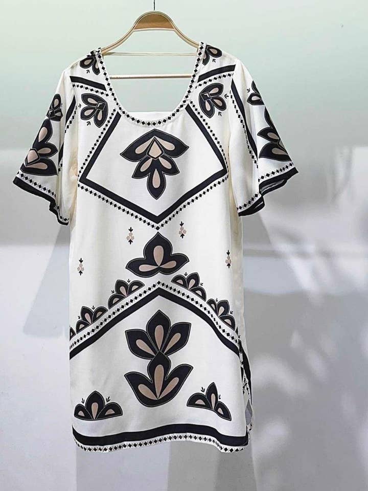 VESTIDO CORTO CON DETALLES para venta al por mayor de SWEET MAGIC MODA Y COMPLEMENTOS