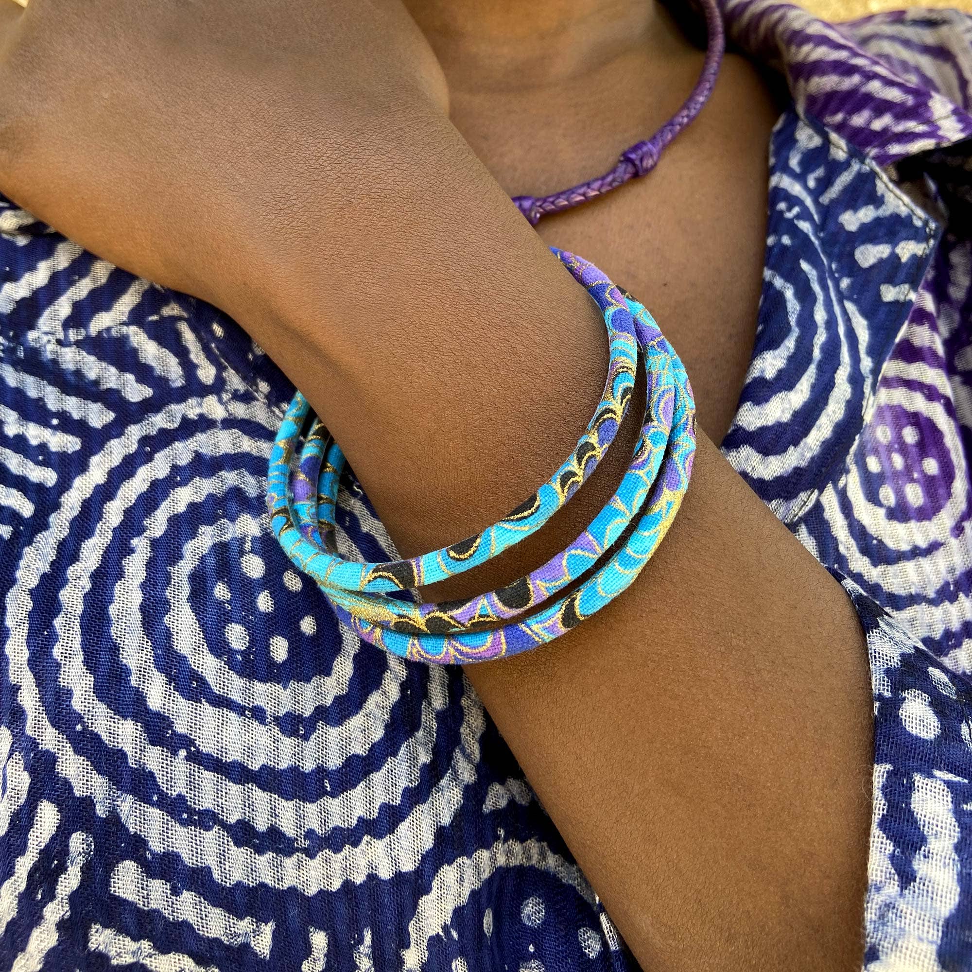 Melokane – wholesale Bangle bracelet – Blue gold butterfly Japanese bangle bracelet3