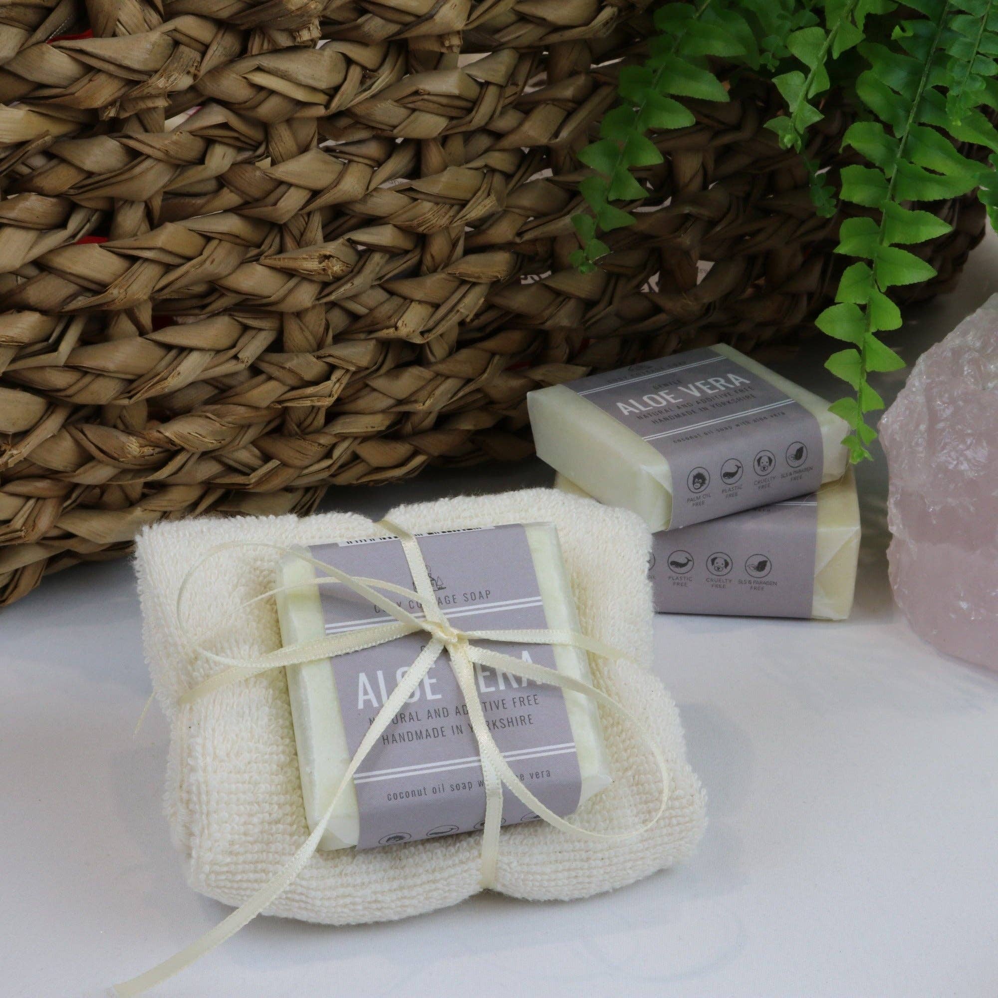 Cosy Cottage Soap – wholesale Bar Soap – Handmade Soap & Cotton Cloth Gift Set1