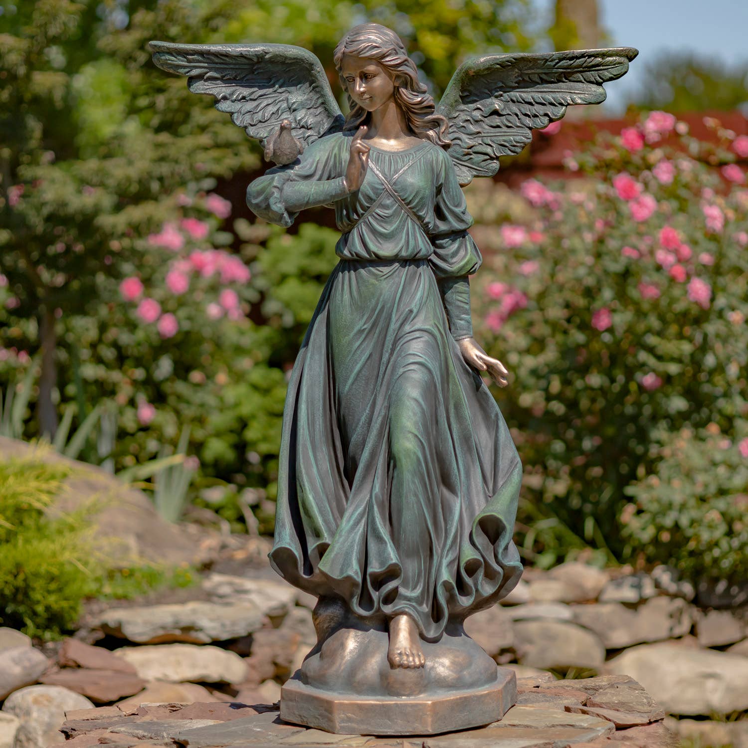 Zaer Ltd. International - Vente Bibelots/décorations d'extérieur - Statue d'ange de 46 pouces de haut avec robe gonflée et oiseau « Maria »0