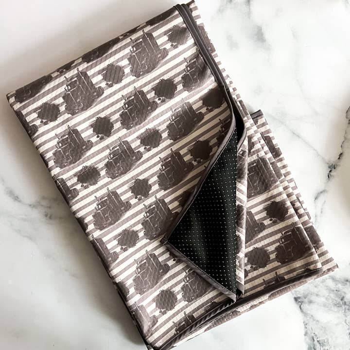 Der unverzichtbare Multifunktions-Teppich für aktive Familien - Sattelschlepper 🖤 für den Großhandel von Création cocolyly inc.