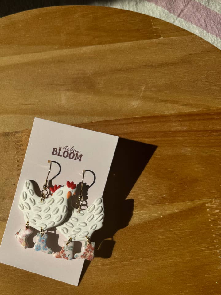 Galline con Stivali Floreali | Orecchini in Argilla Polimerica per la vendita all'ingrosso da parte di Watch Me Bloom