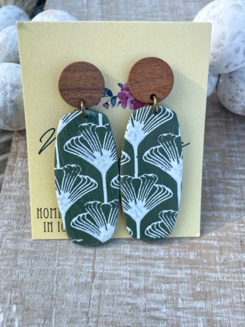 Hunter Green Ginko Flower längliche Tonohrringe für den Großhandel von Nina’s Attic
