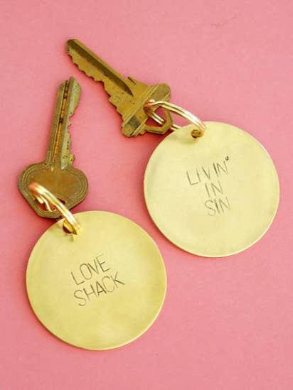 Porte-clés Love Shack pour la vente par Bang-Up Betty